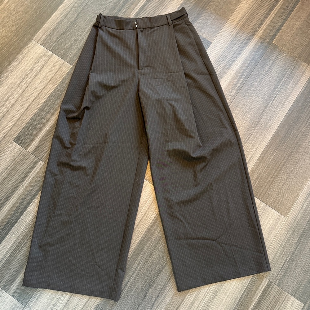 Zara woman’s double pleated wide leg pants